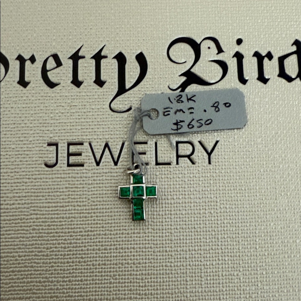 18k White Gold Emerald Pendant